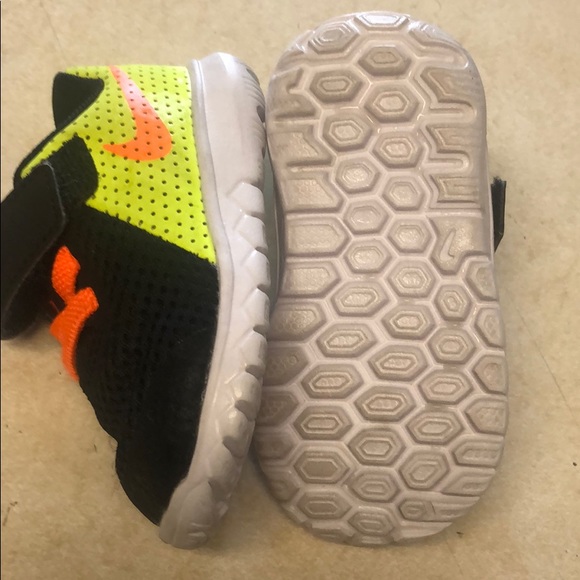 Nike shoes - Picture 3 of 4